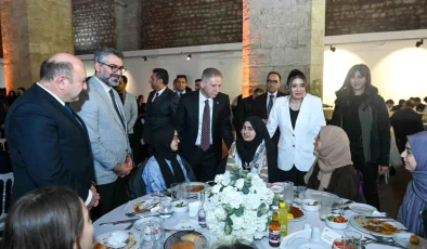 Aile ve Sosyal Hizmetler Bakanı ve İstanbul Valisi, 2023 LGS’de tam puan alan öğrencilerle buluştu