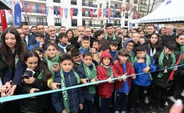 Bursa Büyükşehir Belediyesi, Akçalar Mahallesi’ne futbol sahası kazandırdı