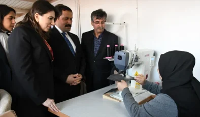 Hatay’ta afetzede kadınlara ayakkabıcılık kursu açıldı