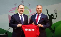 Mersin’de ‘Dünya Kadınlar Günü’ kapsamında tenis turnuvası başladı