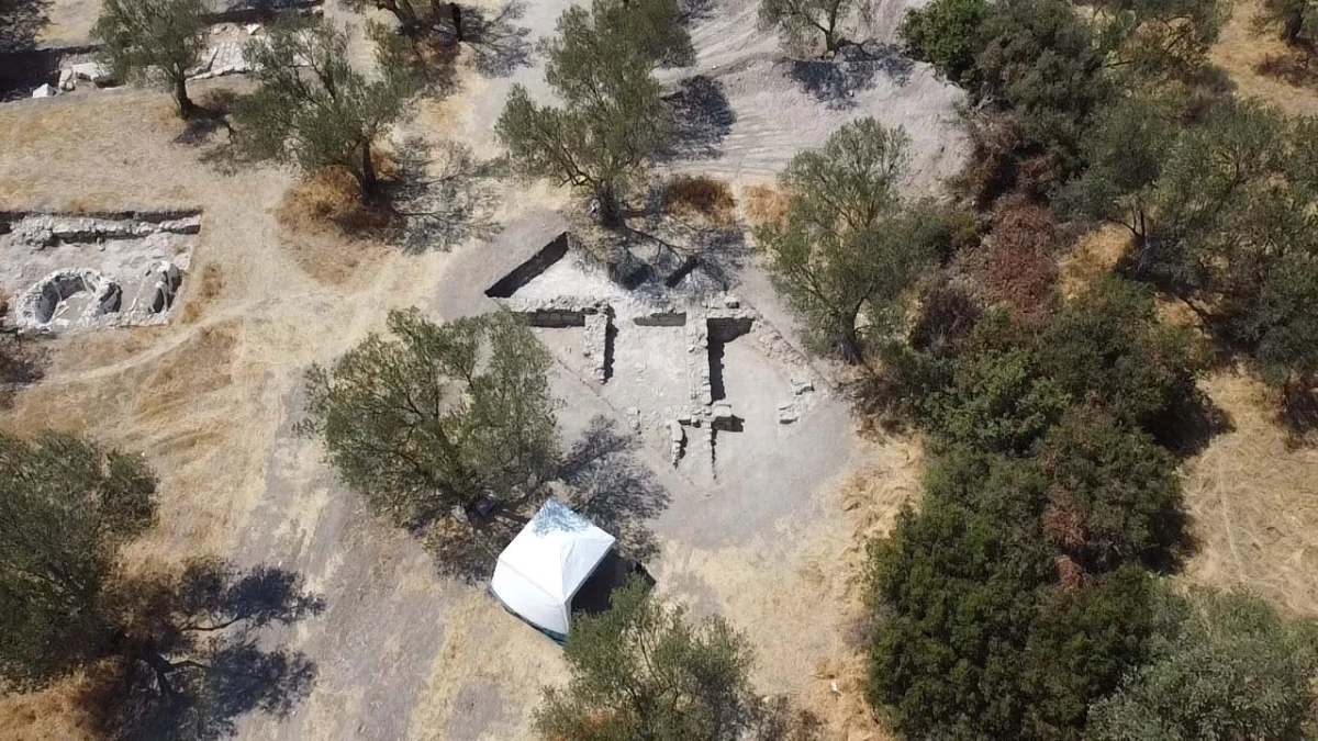 Ayvacık’ta 1500 Yıllık Konutlar Kazılarla Gün Yüzüne Çıkarılıyor