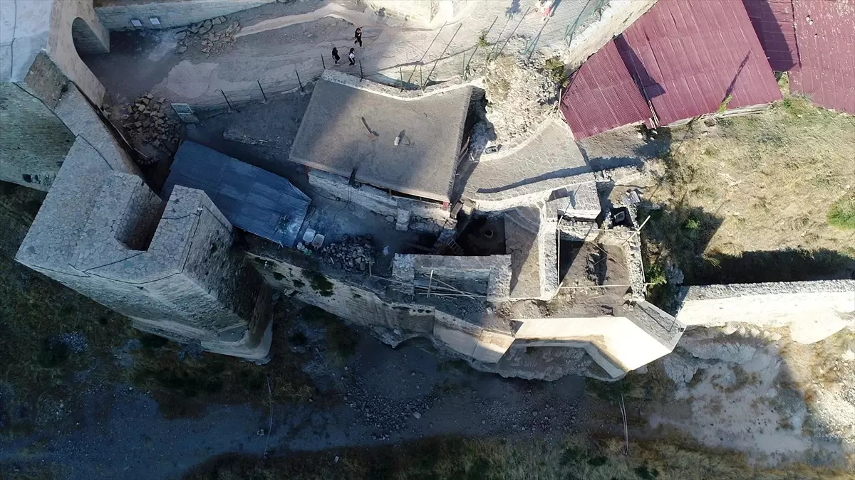 Elazığ’da Harput Kalesi’nde 1000 yıllık sanayi sitesi bulundu