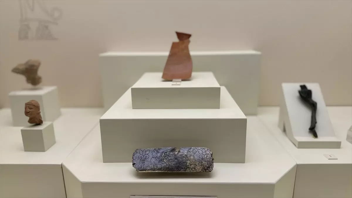 Hattuşa Antik Kenti’nde Bulunan 3 Bin 300 Yıllık Süs Eşyası Sergilenmeye Başlandı