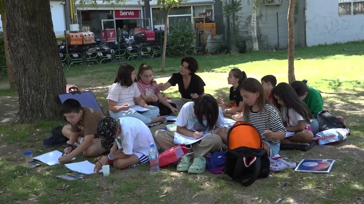 Tepebaşı Belediyesi Tasarım Atölyesi’nde çocuklar 23 Nisan Çocuk Sanat ve Kültür Merkezi’ni resmetti