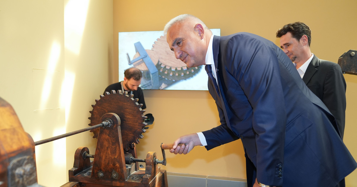 Kültür ve Turizm Bakanı Mehmet Nuri Ersoy’un sergi turu