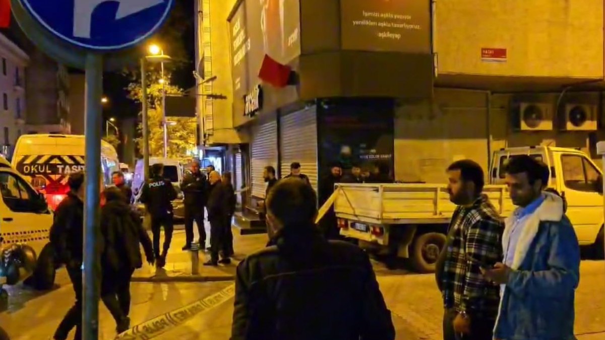 İstanbul’da halı sahadan çıkan genç, silahlı saldırıda yaralandı