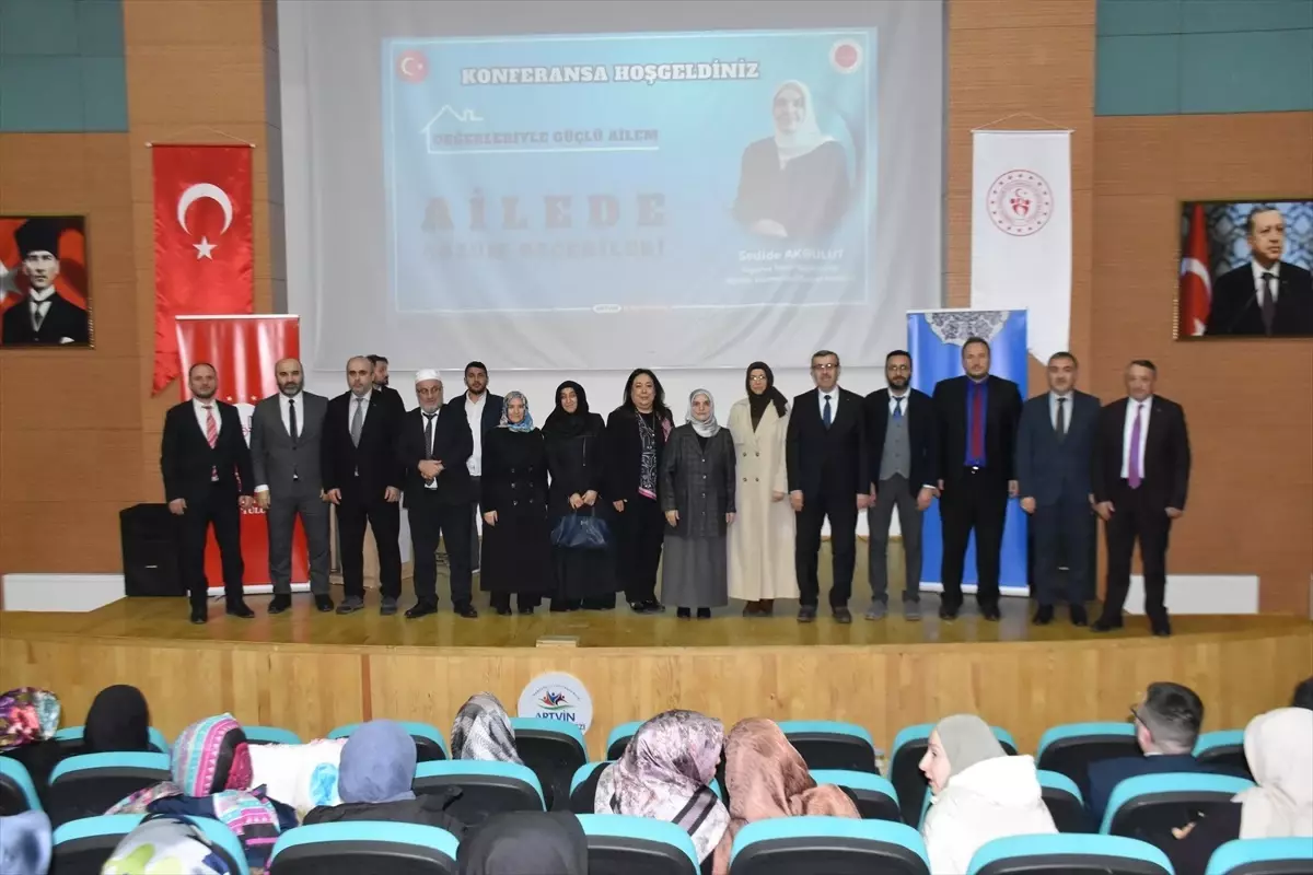 Artvin’de ‘Ailede Çözüm Becerileri’ Konferansı Düzenlendi