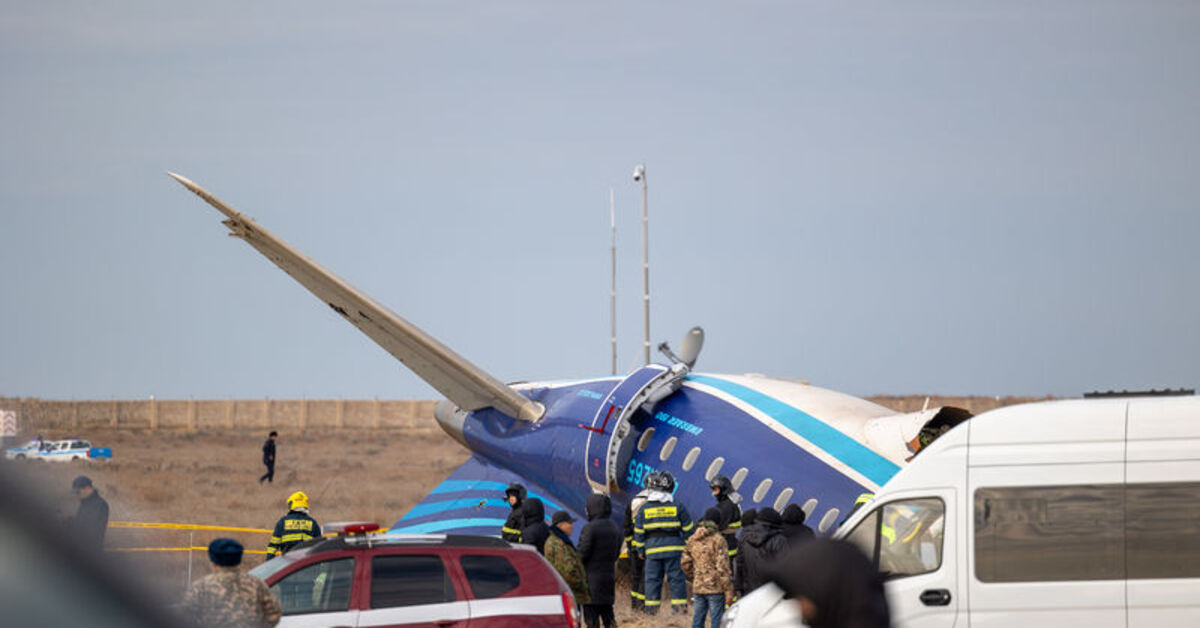 Kazakistan’da düşen yolcu uçağını Rusya mı vurdu?