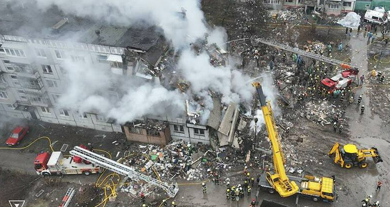 90’dan fazla sivil enkaz altında: Yatılı okulu kim vurdu?