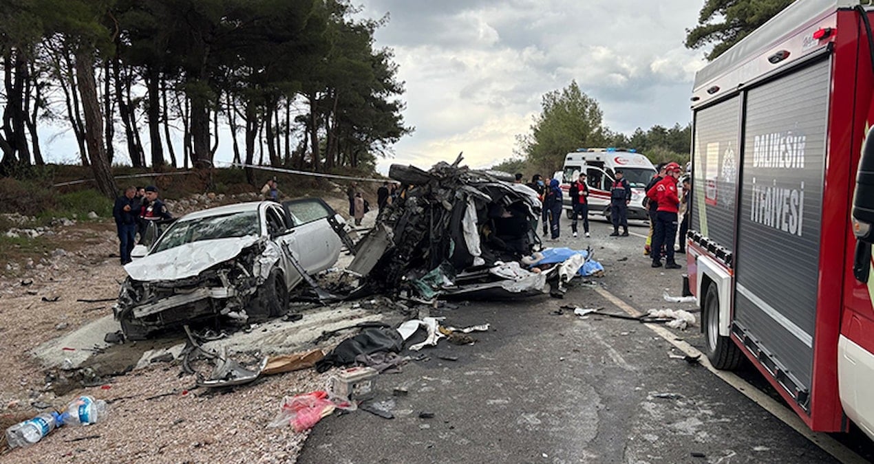 Balıkesir’de 4 araç birbirine girdi; 2 kişi öldü, 9 kişi yaralandı