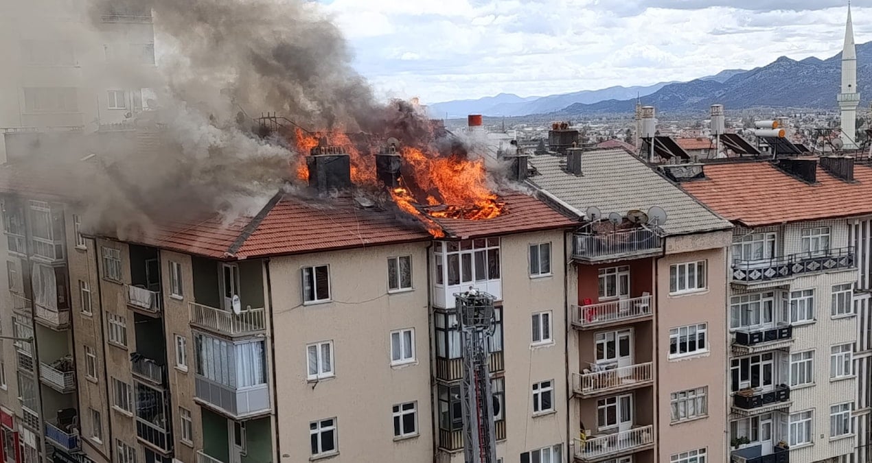 Konya’da korkutan yangın: İki kişi hastaneye kaldırıldı