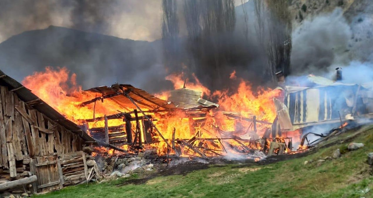 Artvin’de yangın faciası: Evler küle döndü